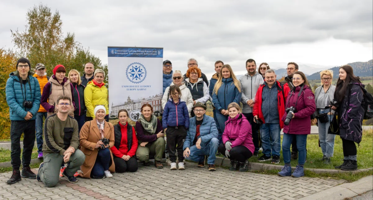 „Odkrywanie sztuki i smaku: Kurs fotograficzny i kulinarny Uniwersytetu Ludowego Europy Karpat”