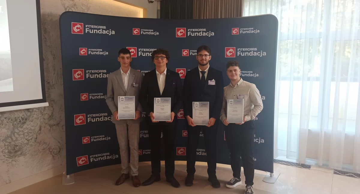 Uczniowie Banacha w gronie stypendystów Fundacji Inter Cars