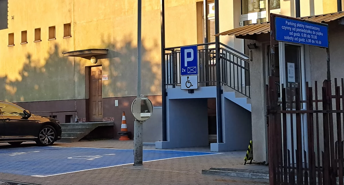 Pacjent Zakładu Rehabilitacji wytyka niedogodności parkingowe
