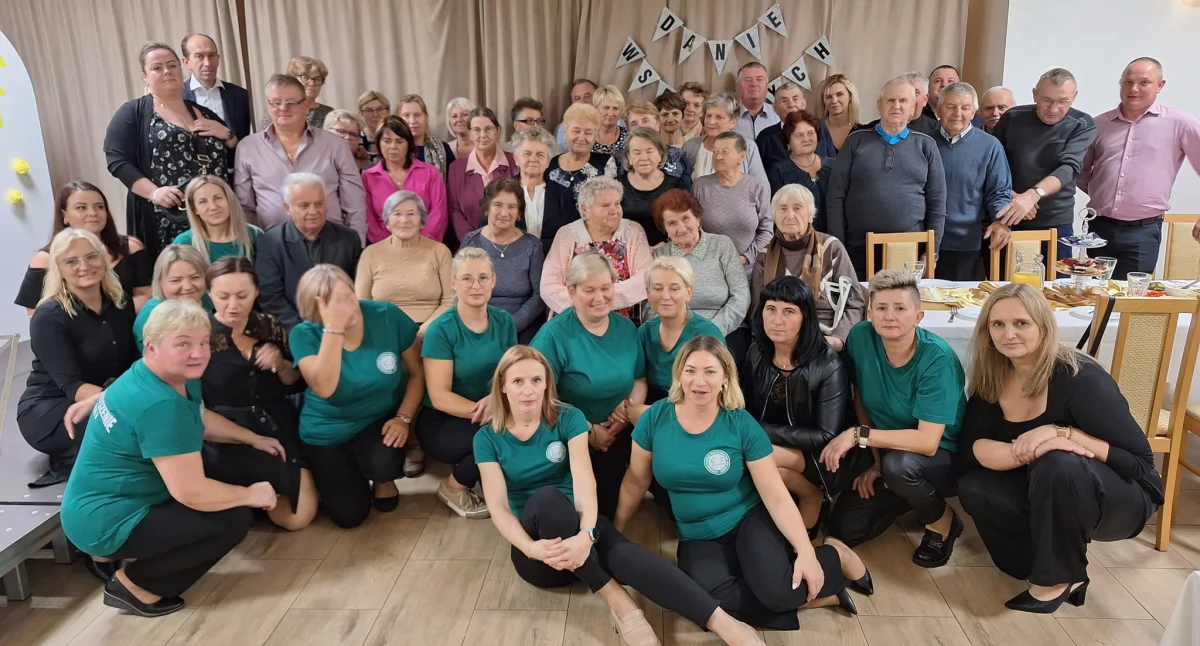 Seniorzy spotkali się przy papieskiej kremówce