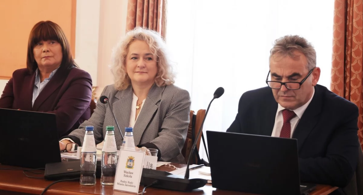 Burza na sesji miejskiej. Jarosławscy radni przyjęli nową formę obsługi finansów szkół podstawowych
