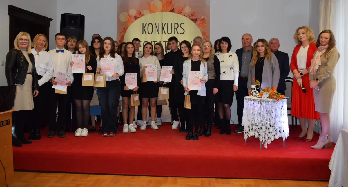 Recytowali Miłosza i poezję patriotyczną [ZDJĘCIA]