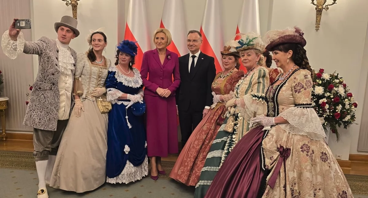 Wielkie wyróżnienie dla Stowarzyszenia „Damy i Huzary”. Pasję i zaangażowanie społeczne docenił prezydent Andrzej Duda [GALERIA]