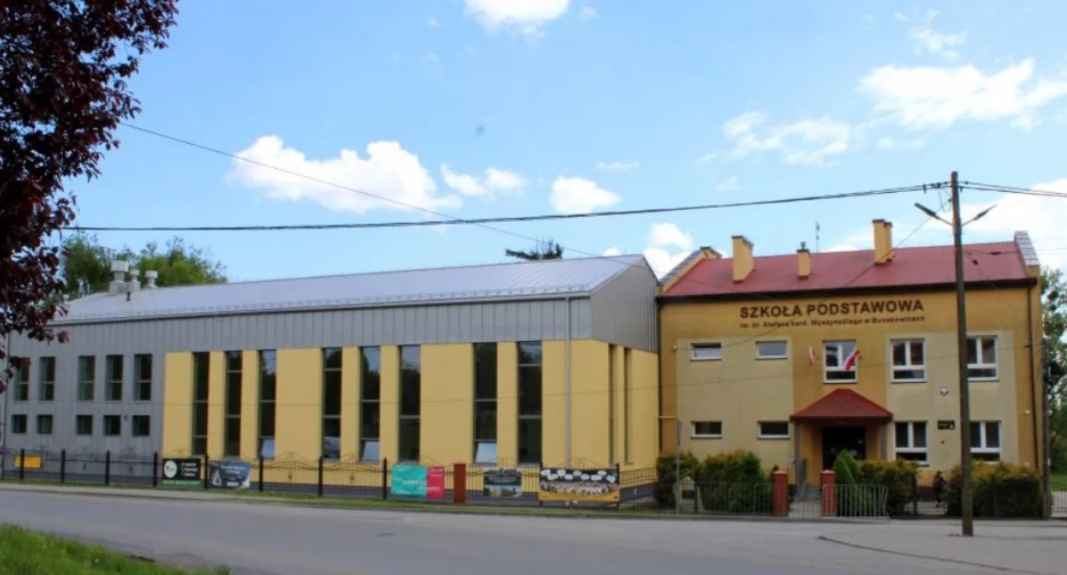 Sala gotowa, ale pusta. Z czego wynika poślizg związany z odbiorem nowego obiektu przy szkole w Buszkowicach?