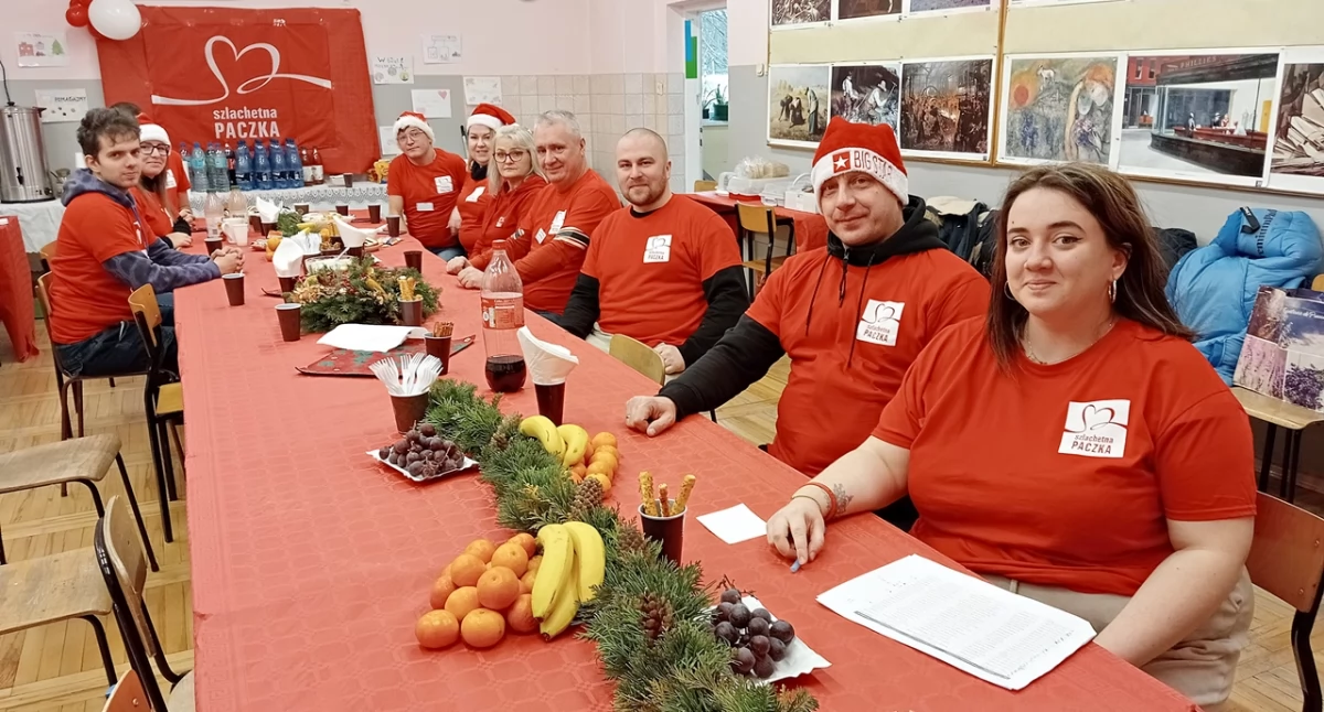 „Szlachetna Paczka” ruszyła w drogę. Zmieniają świat na dobre [ZDJĘCIA]