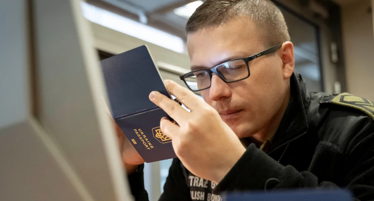 12 fałszywych odbitek w paszportach podróżnych 