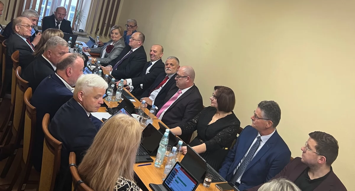Budżet powiatu przemyskiego na 2025 rok jednomyślnie uchwalony. Z deficytem, ale bezpiecznym