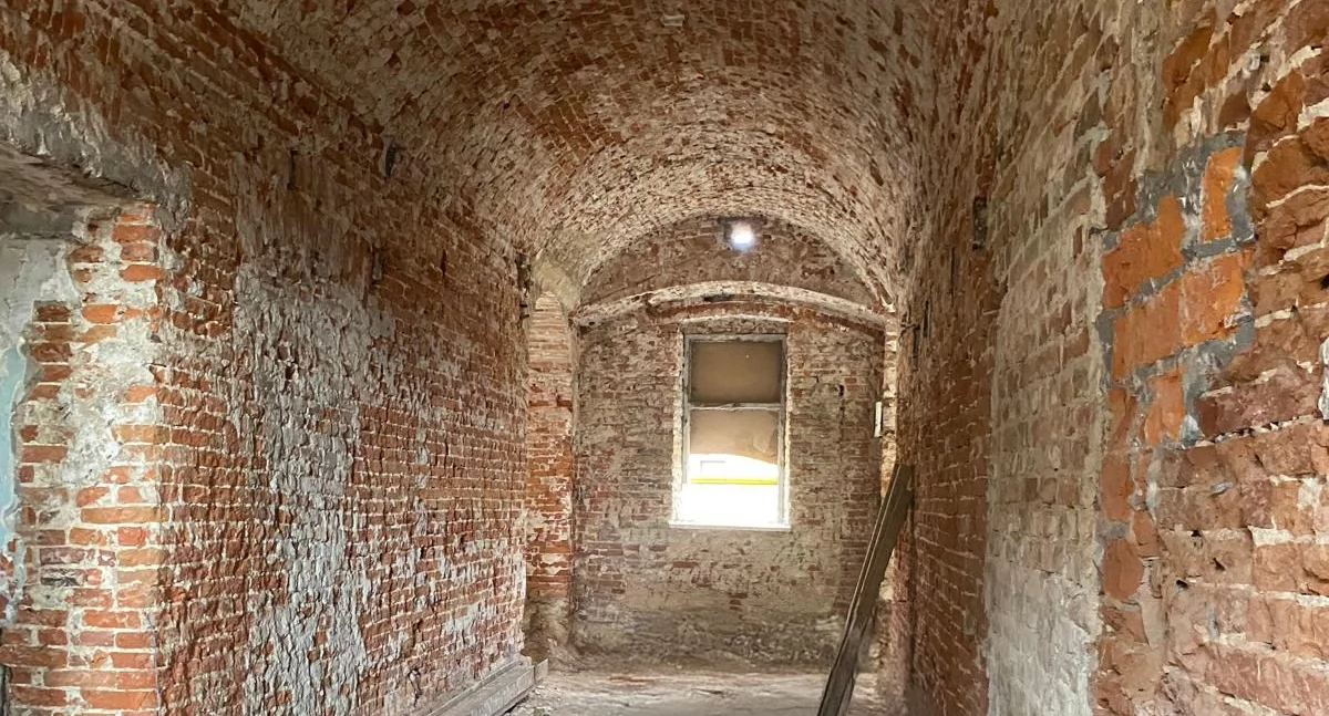 Serce hotelu „Fortress”, czyli „Twierdzy” będzie z cegły. Inwestor zadba o historyczny urok wnętrz [ZDJĘCIA]