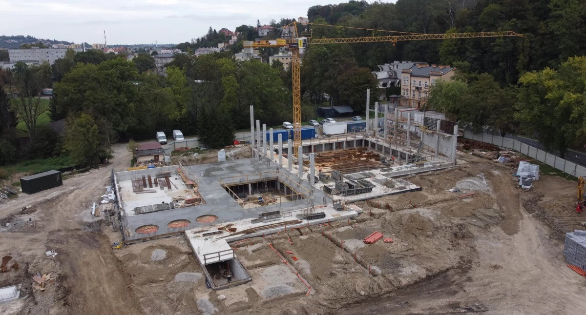 Kompleks basenów przy Sanockiej rośnie jak na drożdżach [ZDJĘCIA]