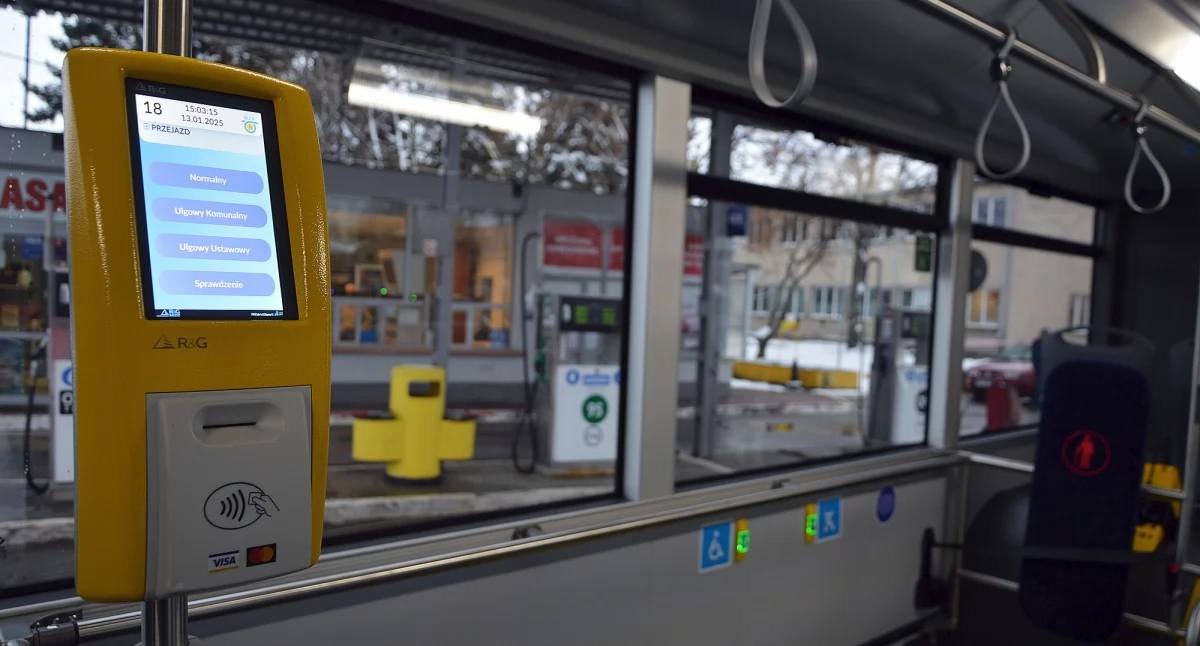 „Elektryki” na ulicach miasta. Do tego nowość – bilet dostępny bez gotówki w autobusie [ZDJĘCIA]