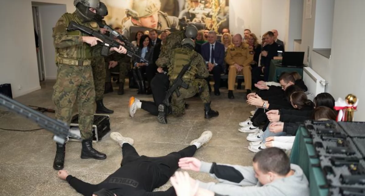 Wirtualna strzelnica w Jarosławiu już działa. Pierwsze strzały oddano na otwarciu