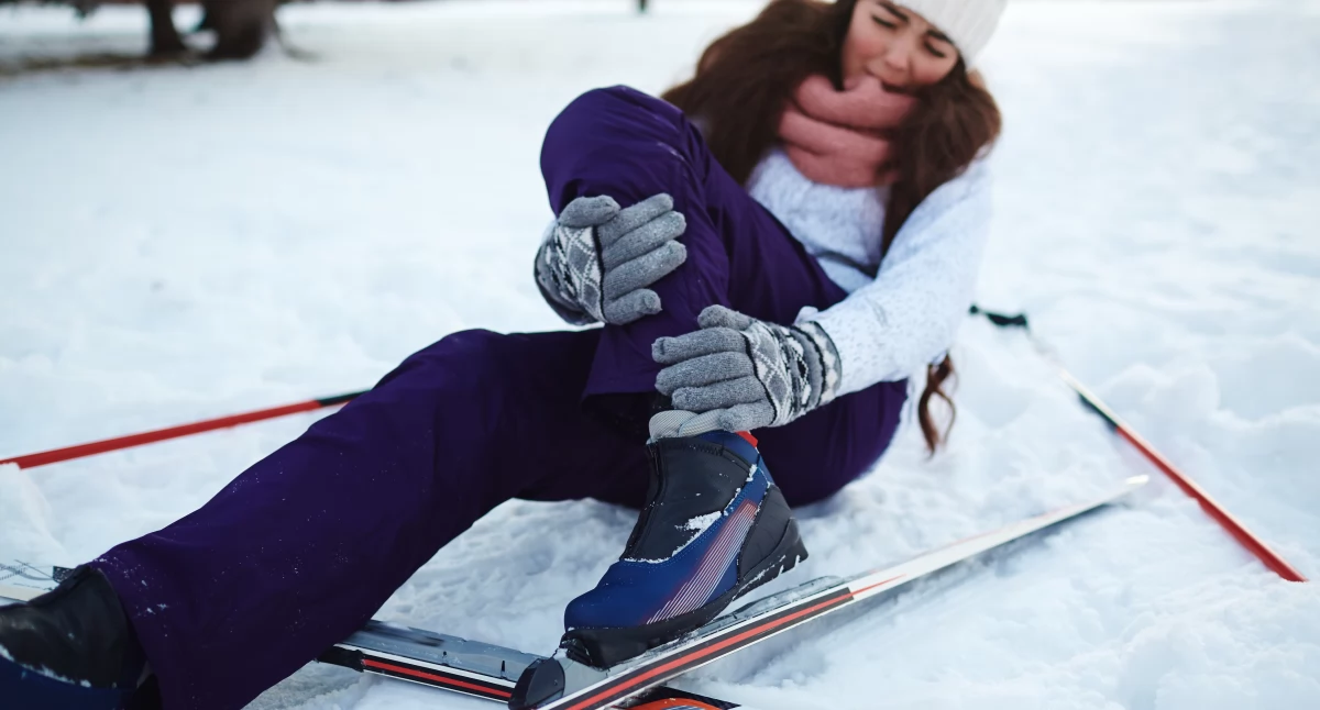 Kontuzje na stoku: Co najczęściej przytrafia się narciarzom i snowboardzistom?
