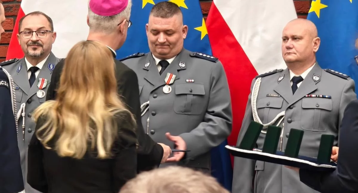 Policjant z przemyskiej komendy odznaczony Medalem „Błogosławionego Księdza Jerzego Popiełuszki”