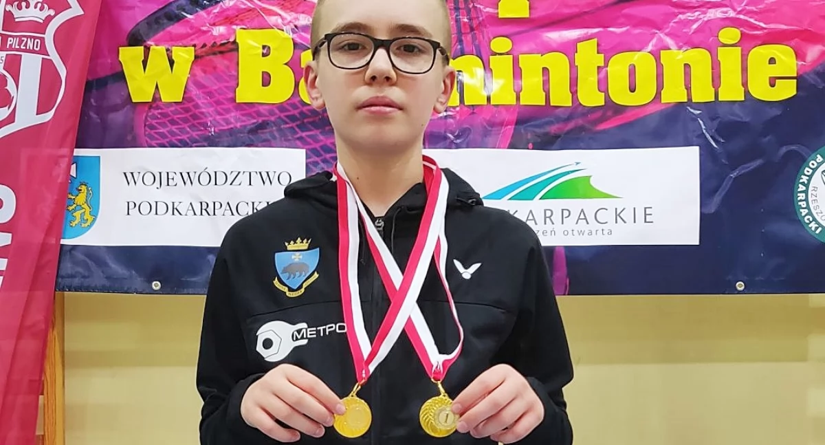 Udane występy młodych badmintonistów w Pilźnie. Sześć medali!