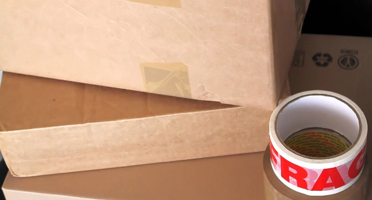 Opakowania wysyłkowe dla e-commerce – jak wybrać najlepsze rozwiązania?