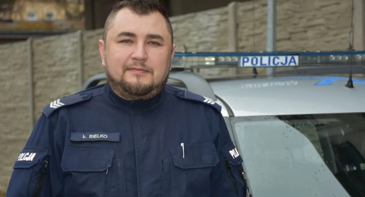 Nieprzytomna 69-latka leżała na chodniku w Jarosławiu. Zareagował policjant po służbie