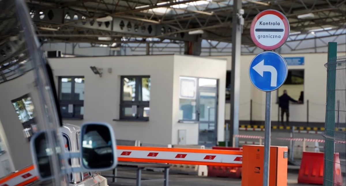Podróżowała, ale tylko na papierze. Fałszywe odbitki w paszporcie podróżnej