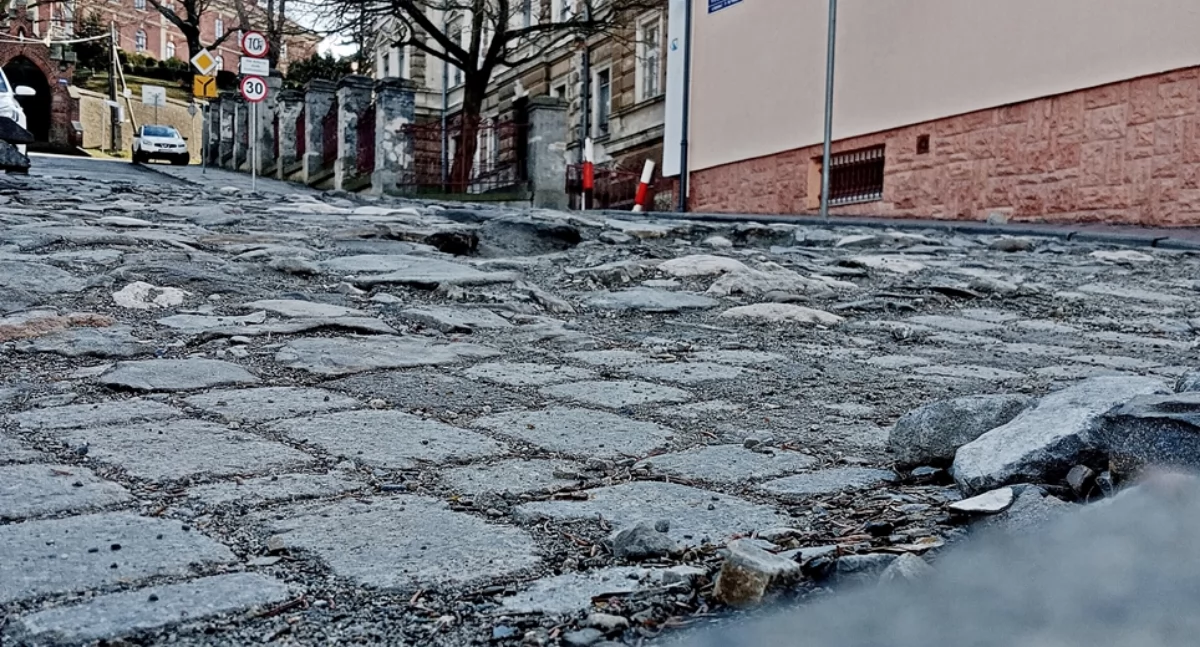 Karmelicka – albo ją naprawcie, albo wyłączcie z ruchu! [ZDJĘCIA]
