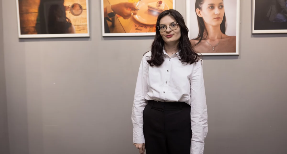Bez fotografii nie wyobrażam sobie siebie – rozmowa z Magdaleną Kowal, autorką wystawy „Drugie oblicze anoreksji”
