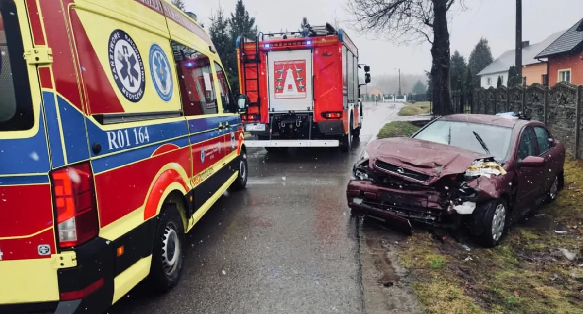 Wypadek w Jagielle. Ucierpiały dwie osoby [ZDJĘCIA]