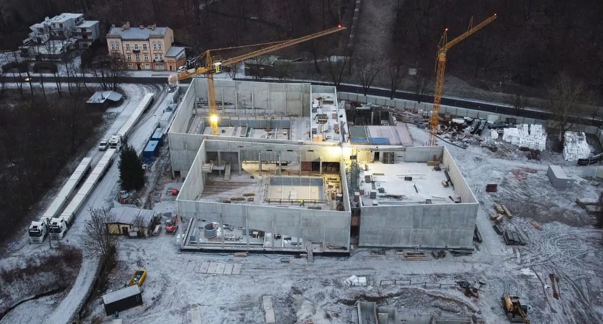 To był żart... Kompleks basenów zgodnie z planem