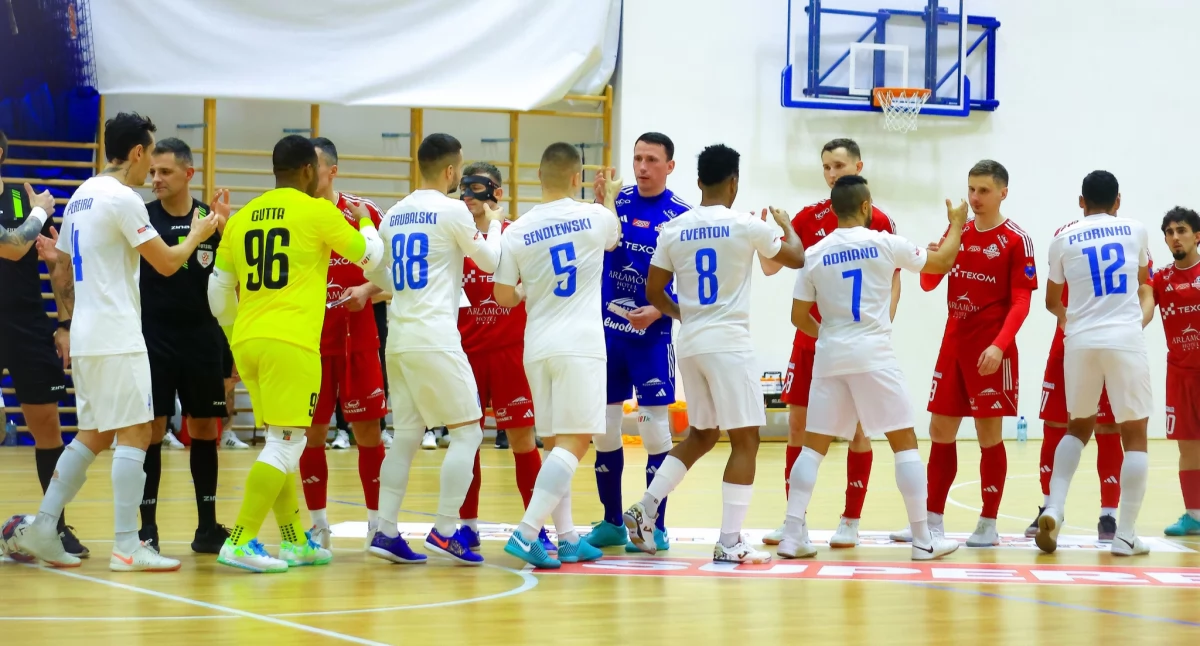 Do przerwy 2:2. Było blisko historycznego triumfu nad Constractem