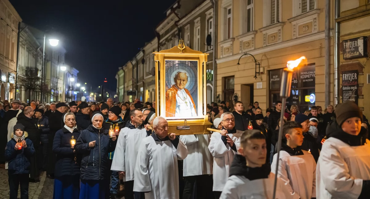 21.37 – 20. rocznica śmierci papieża Polaka Jana Pawła II [ZDJĘCIA]
