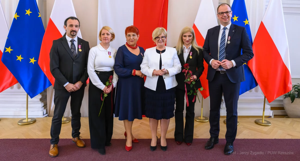 Prezydent Wojciech Bakun i wiceprzewodnicząca rady miejskiej Ewa Sawicka odznaczeni przez wojewodę