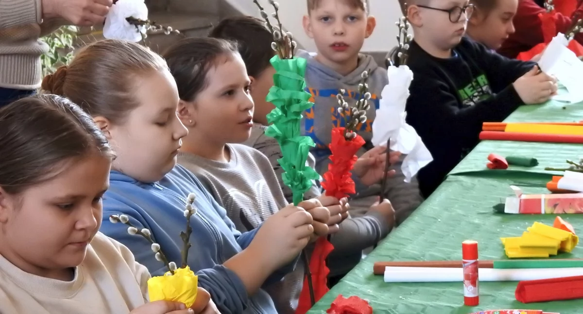 Tradycja, która zobowiązuje. Warsztaty tworzenia palm wielkanocnych na Zamku Kazimierzowskim w Przemyślu [ZDJĘCIA]