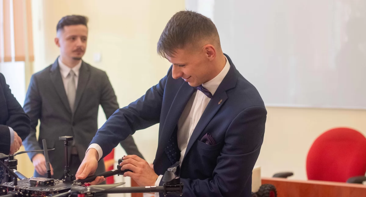 Świeżo upieczeni inżynierowie o swoich pracach i pasjach 