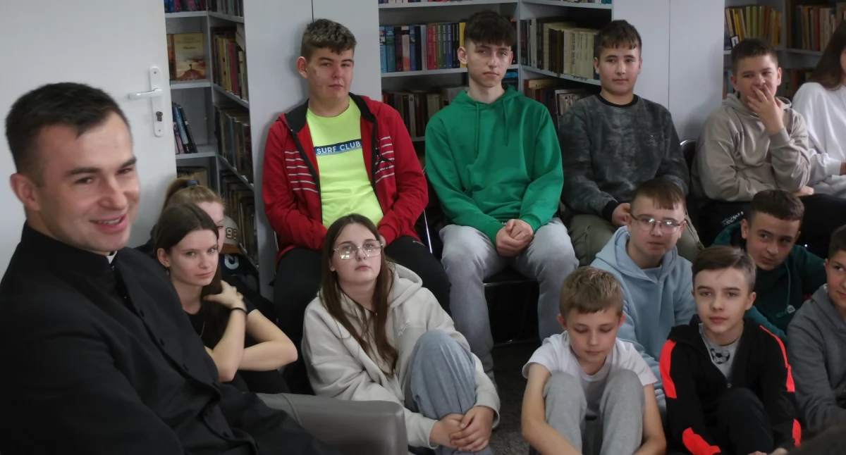 Ksiądz z TikToka z wizytą w Kaszycach [ZDJĘCIA]