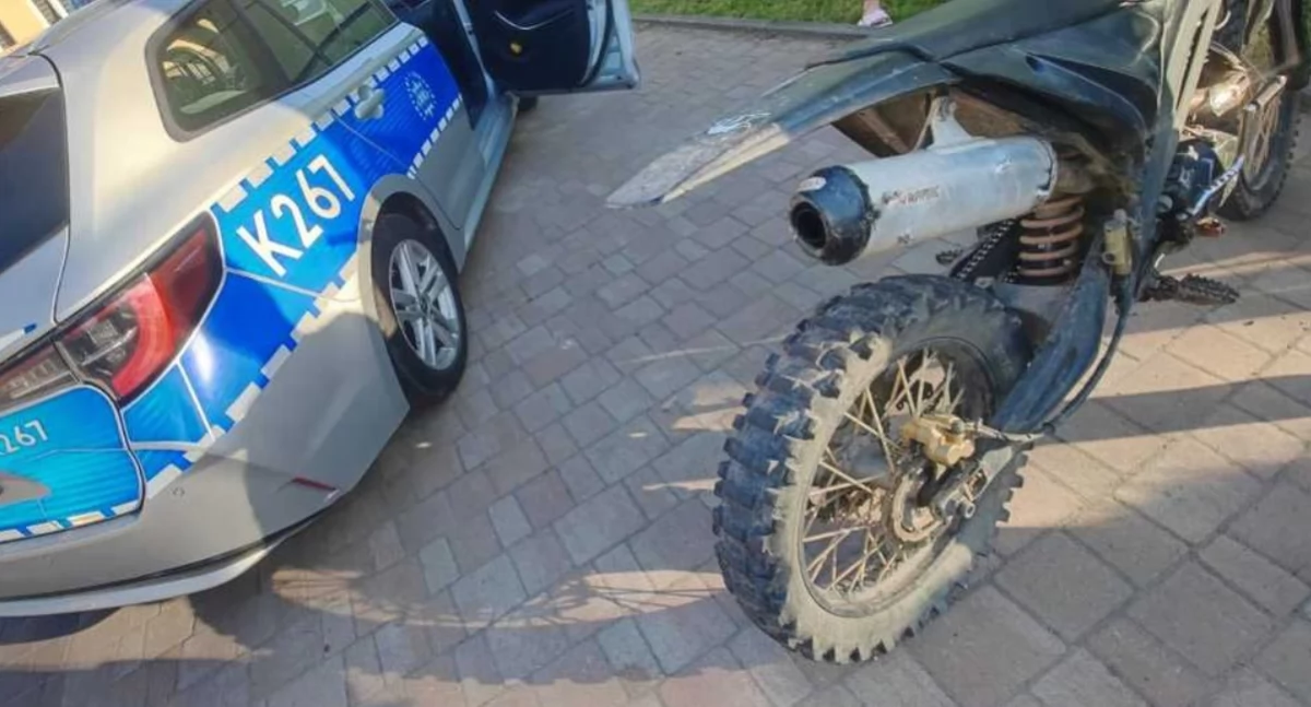 Był nietrzeźwy i nie posiadał uprawnień. Mimo to prowadził motocykl crossowy