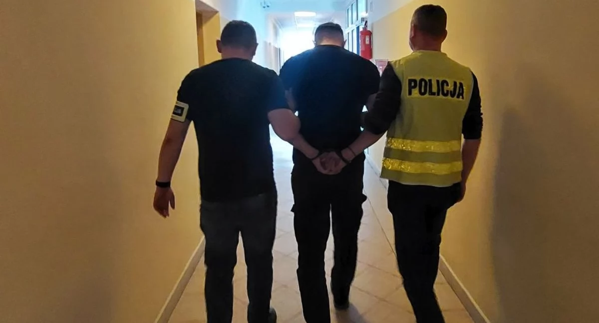 22-letni mieszkaniec Pułtuska okazał się „odbierakiem”. Usłyszał zarzuty oszustwa seniorek z Jarosławia 