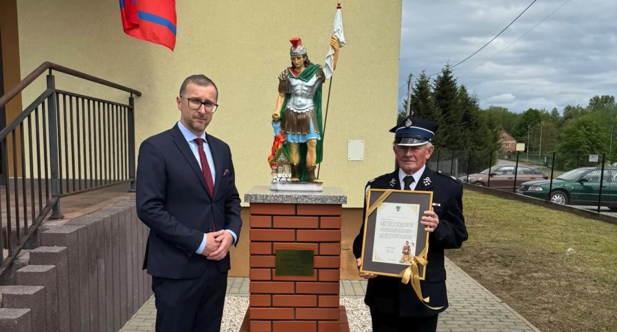 Sztandar i figura św. Floriana dla strażaków ochotników  [ZDJĘCIA]
