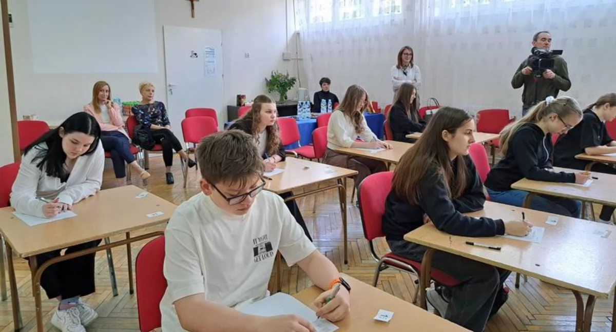 W przemyskiej „czwórce” od 20 lat zachęcają do zabawy ortografią. Kto w tym roku zasłużył na laury? [ZDJĘCIA]