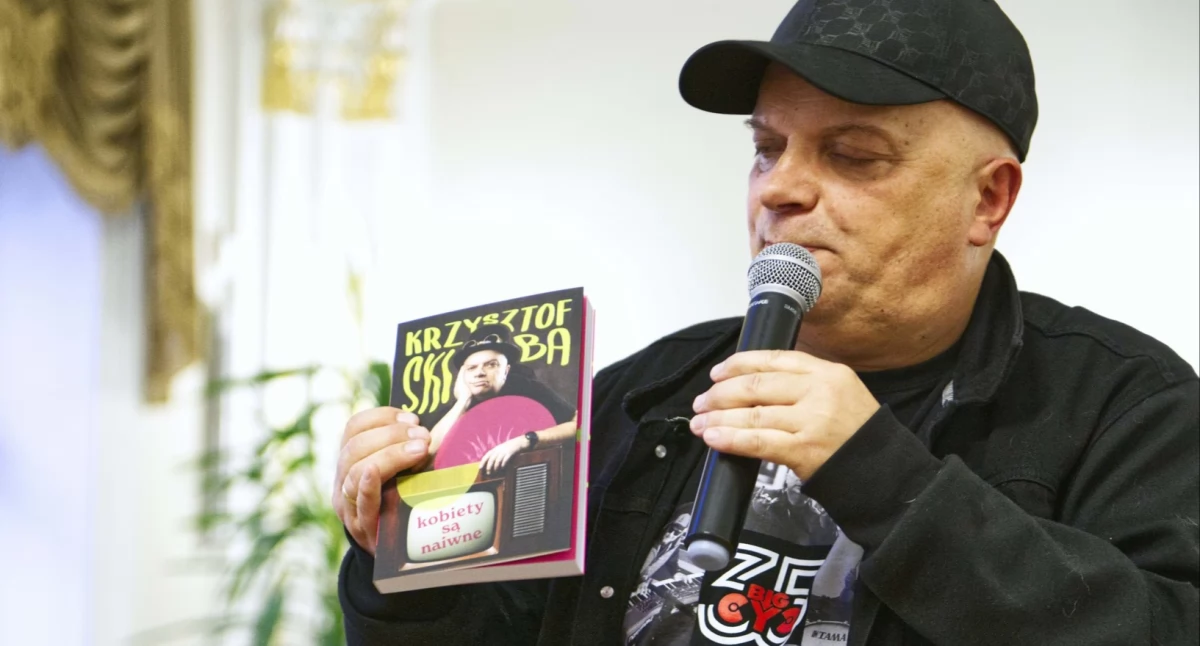 Showman Krzysztof Skiba w przemyskiej bibliotece