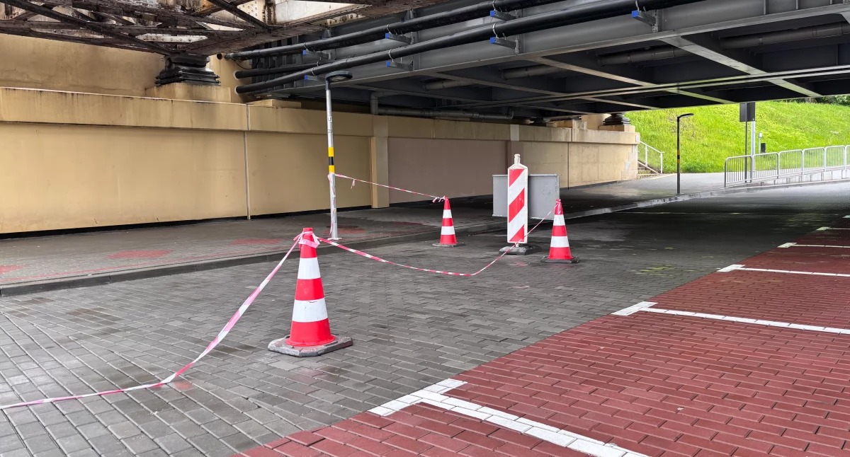 Ponad miesiąc trwały „przygotowania” do naprawy fragmentu parkingu przy Zielonym Rynku