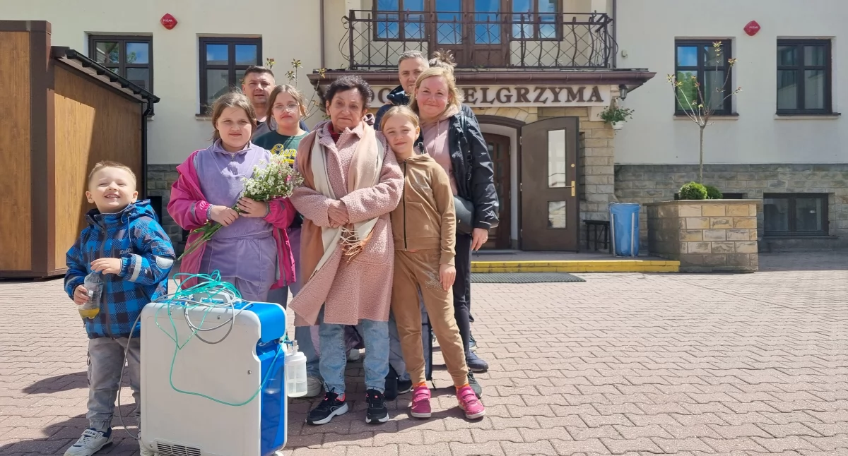 – Tutaj odłączyłam koncentrator tlenu – mówi Bogumiła Kowalczyk. Niecodzienne wydarzenie w Kalwarii Pacławskiej