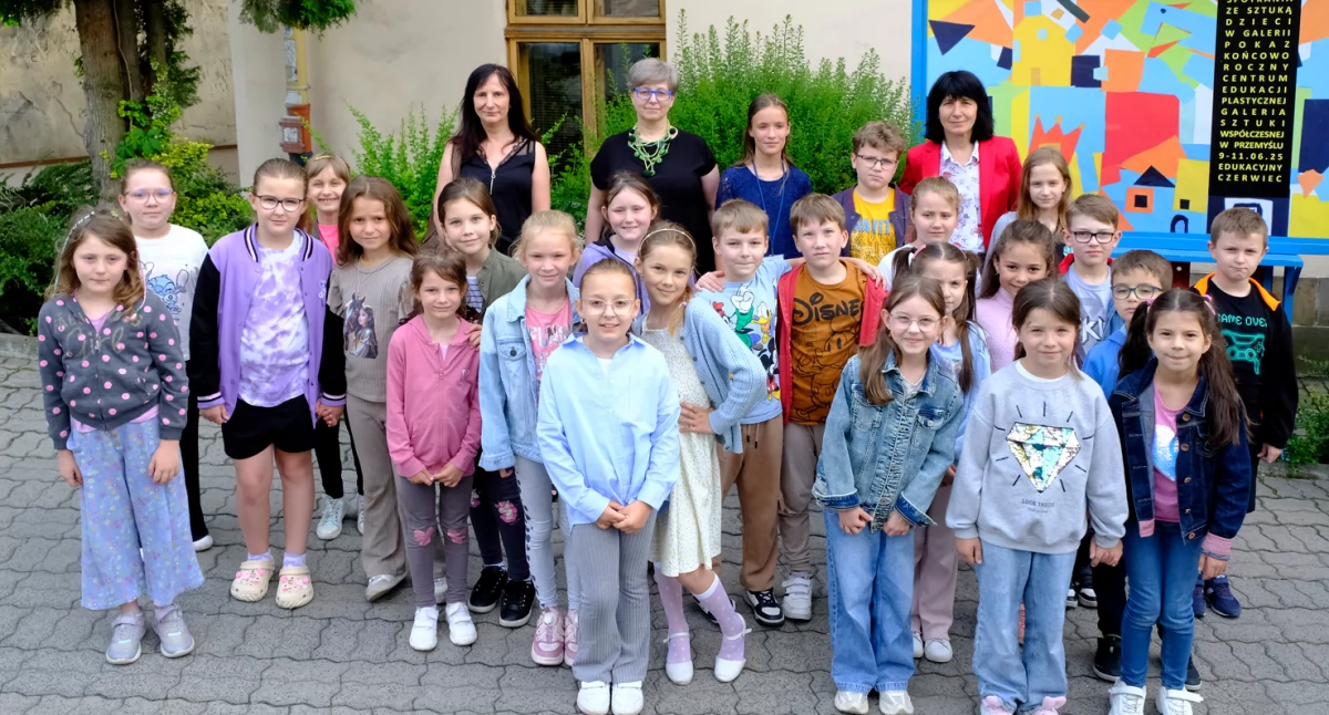 Trzydzieści dwoje młodych artystów