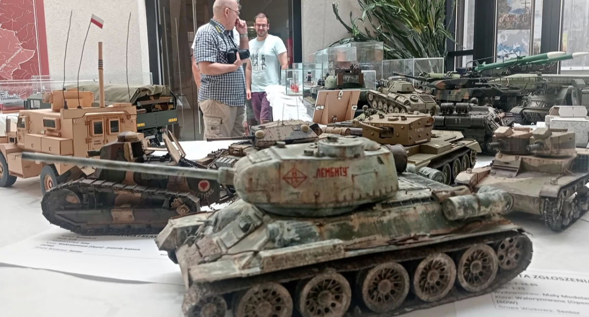 Fascynujący świat kartonowych modeli. To kawał historii [ZDJĘCIA]
