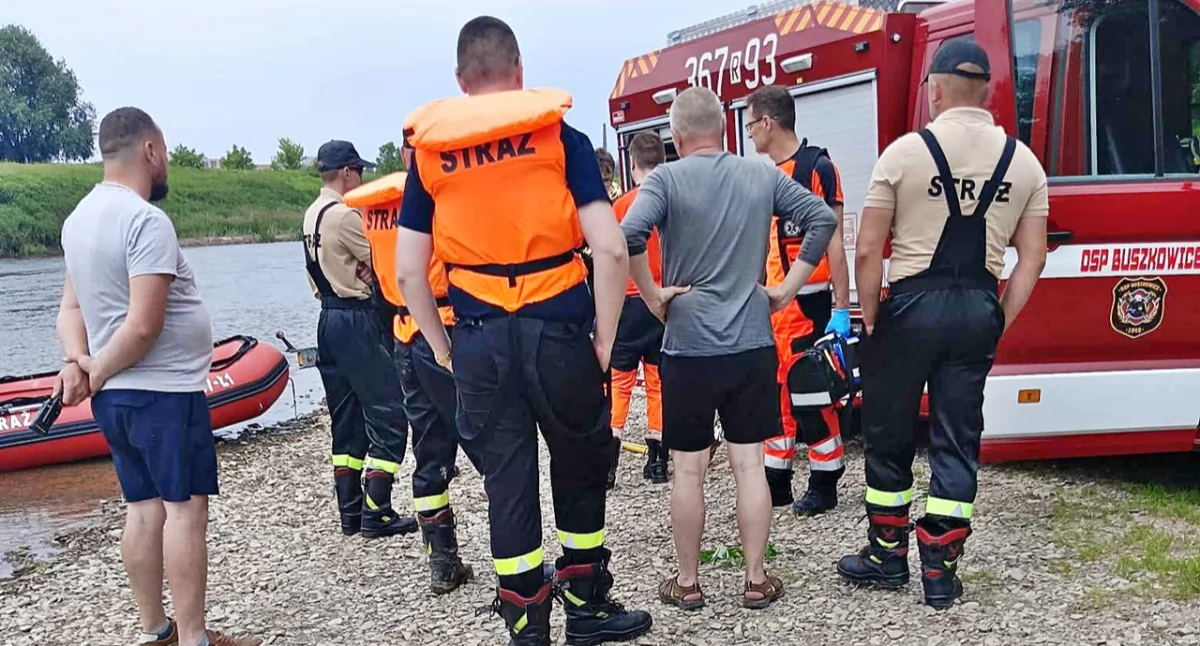 Brawa dla strażaków-ochotników z Buszkowic! Uratowali trójkę tonących [ZDJĘCIA]
