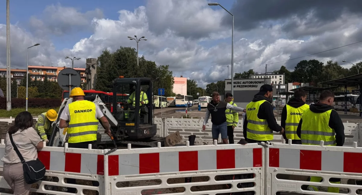 Centrum przesiadkowe powiatu przeworskiego będzie wyglądać, jak należy. Dlaczego dopiero teraz?