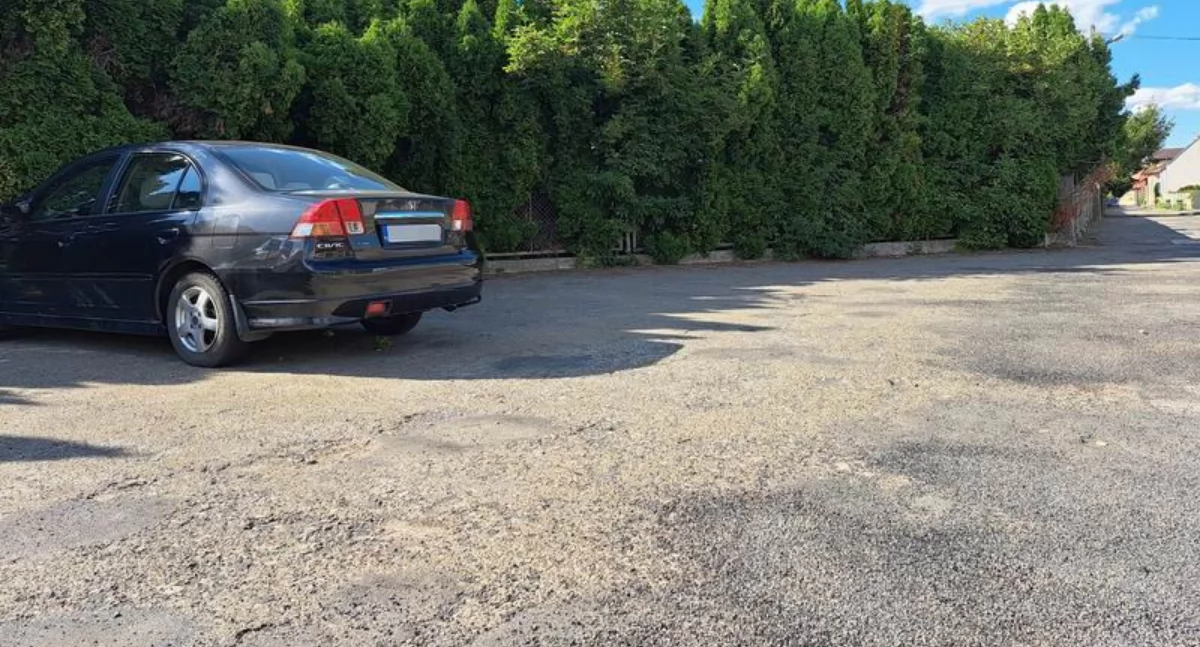 Parking wreszcie załatany. Reszta nadal czeka na swoją kolej