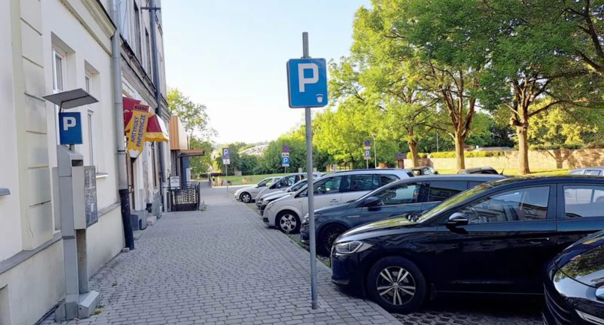 W nowych parkomatach będzie można płacić kartą i blikiem. Kiedy pojawią się na ulicach miasta?