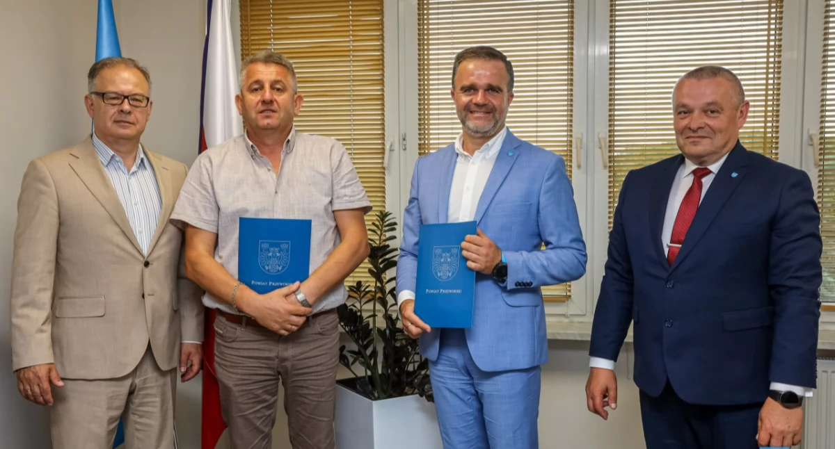 Samorządy złożą się po połowie na remont drogi