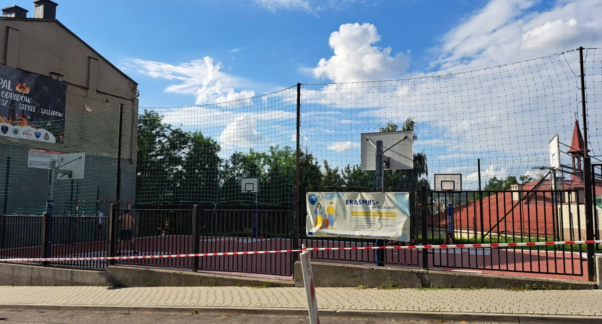 Miasto znalazło pieniądze na utrzymanie zieleni i na prace na dziedzińcu zamku