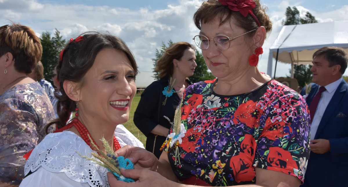 Dożynki Gminne w Chałupkach – wspólne święto plonów i tradycji [ZDJĘCIA]
