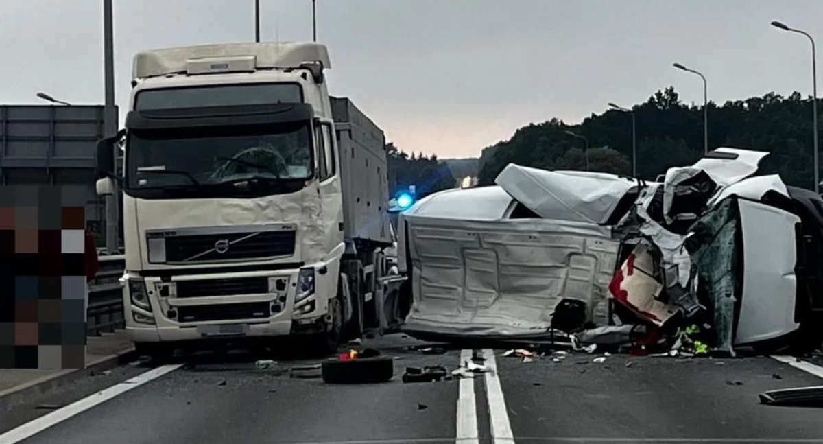 Karambol z udziałem czterech pojazdów [ZDJĘCIA]