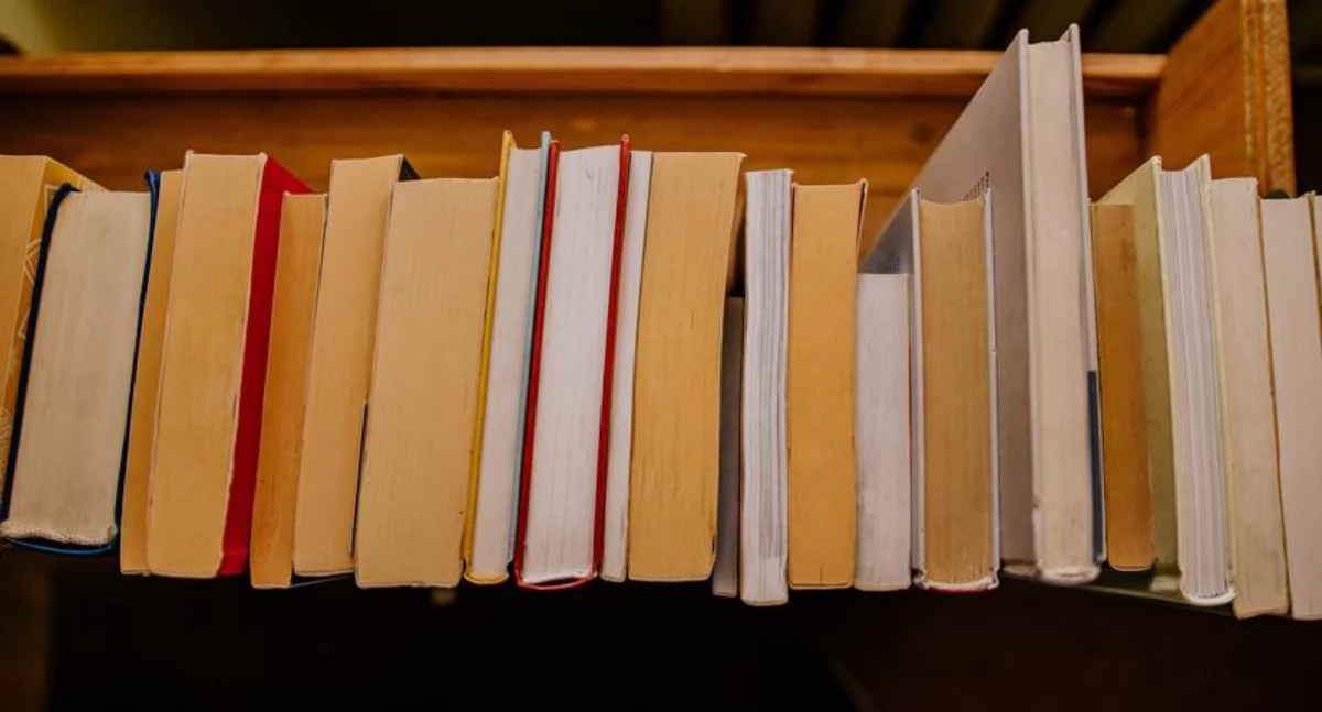Wymień książki na inne. Regał bookcrossingowy nowym pomysłem CK