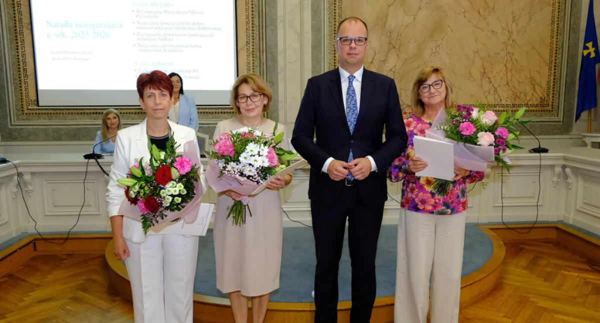 Jedni pożegnali się z pełnioną funkcją, inni będą kontynuować misję. W magistracie odbyła się odprawa z dyrektorami placówek oświatowych